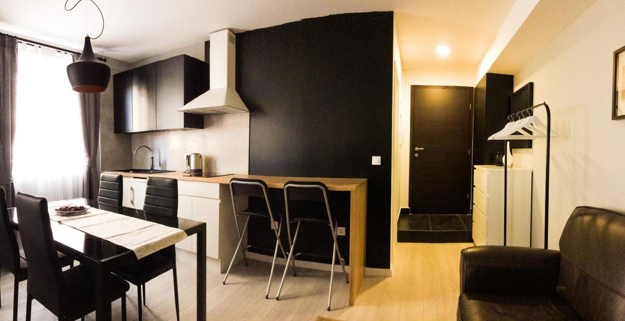 Nav Apartments Split Room photo